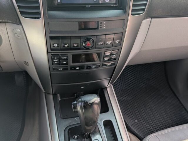 Чорний Кіа Соренто, об'ємом двигуна 2.5 л та пробігом 357 тис. км за 7600 $, фото 7 на Automoto.ua