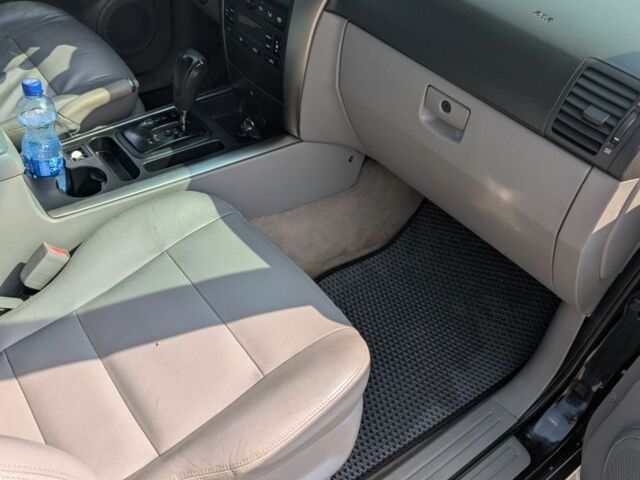 Чорний Кіа Соренто, об'ємом двигуна 2.5 л та пробігом 357 тис. км за 7600 $, фото 6 на Automoto.ua