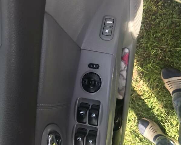 Черный Киа Соренто, объемом двигателя 2.5 л и пробегом 262 тыс. км за 9200 $, фото 20 на Automoto.ua