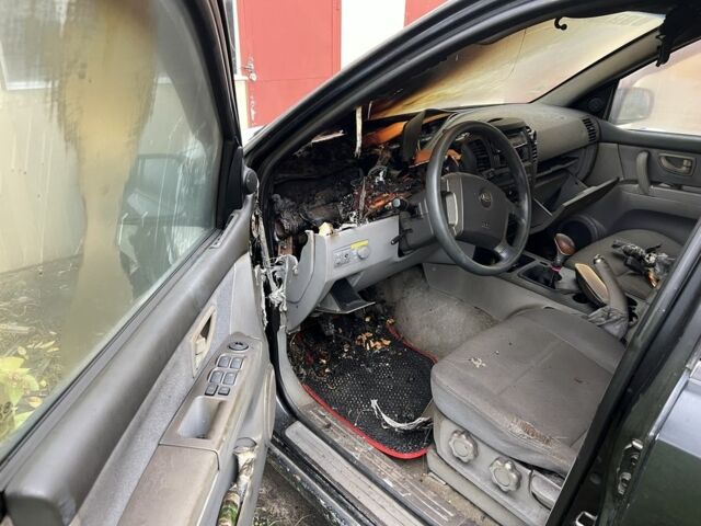 Черный Киа Соренто, объемом двигателя 2.5 л и пробегом 2 тыс. км за 800 $, фото 7 на Automoto.ua