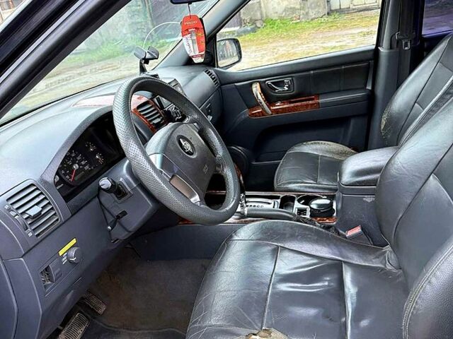 Черный Киа Соренто, объемом двигателя 2.5 л и пробегом 254 тыс. км за 3700 $, фото 6 на Automoto.ua