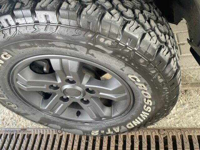 Черный Киа Соренто, объемом двигателя 2.5 л и пробегом 250 тыс. км за 3700 $, фото 3 на Automoto.ua