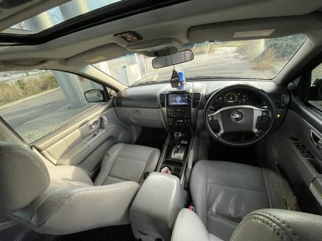 Черный Киа Соренто, объемом двигателя 2.5 л и пробегом 270 тыс. км за 3350 $, фото 18 на Automoto.ua