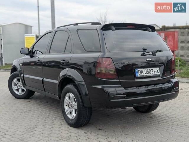 Черный Киа Соренто, объемом двигателя 2.5 л и пробегом 300 тыс. км за 8000 $, фото 4 на Automoto.ua