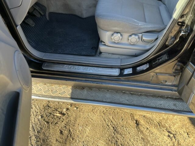 Черный Киа Соренто, объемом двигателя 2.4 л и пробегом 205 тыс. км за 6650 $, фото 9 на Automoto.ua