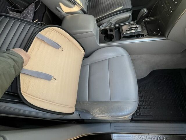 Черный Киа Соренто, объемом двигателя 2.5 л и пробегом 236 тыс. км за 8000 $, фото 9 на Automoto.ua