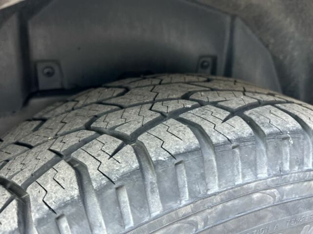 Черный Киа Соренто, объемом двигателя 2.5 л и пробегом 279 тыс. км за 4600 $, фото 11 на Automoto.ua