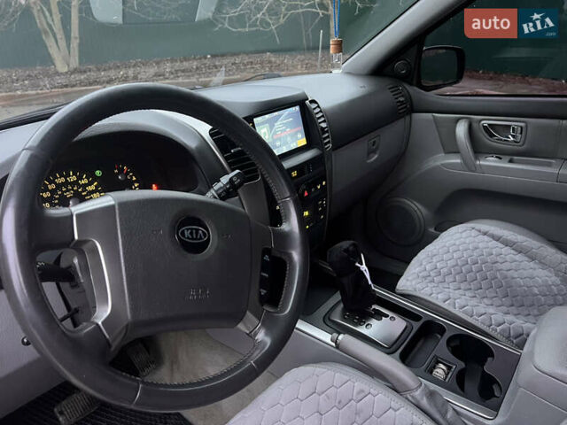 Черный Киа Соренто, объемом двигателя 2.5 л и пробегом 340 тыс. км за 7500 $, фото 8 на Automoto.ua