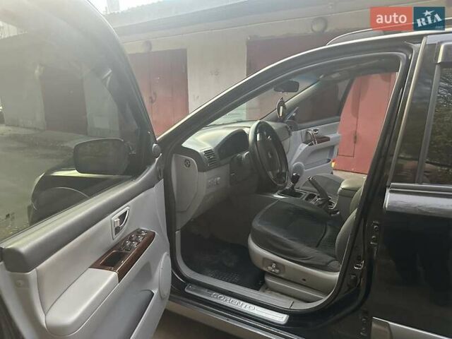 Черный Киа Соренто, объемом двигателя 2.5 л и пробегом 262 тыс. км за 9500 $, фото 6 на Automoto.ua