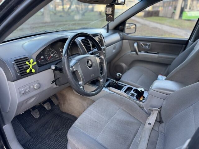 Черный Киа Соренто, объемом двигателя 2.5 л и пробегом 285 тыс. км за 3500 $, фото 6 на Automoto.ua