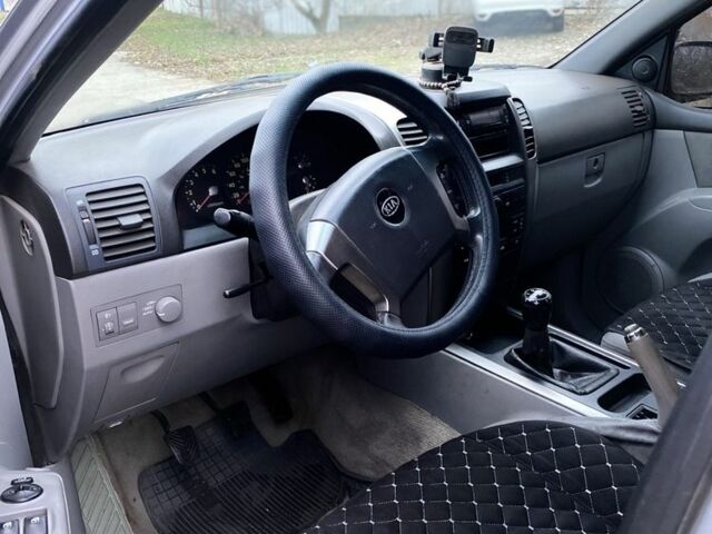 Черный Киа Соренто, объемом двигателя 2.5 л и пробегом 250 тыс. км за 3550 $, фото 5 на Automoto.ua