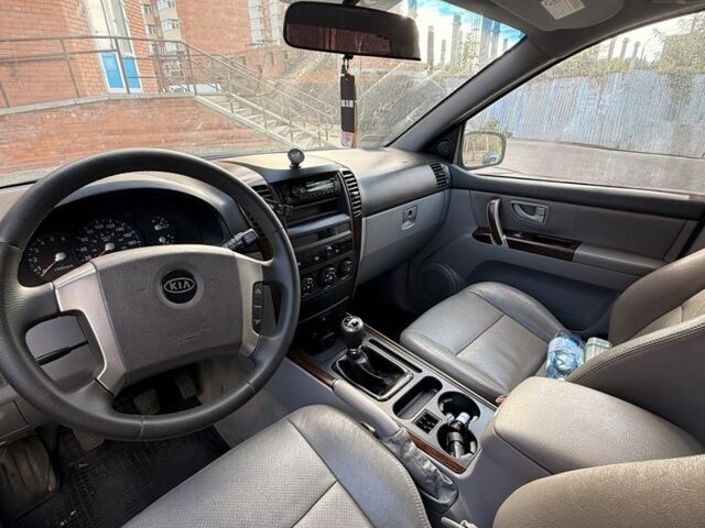 Черный Киа Соренто, объемом двигателя 2.5 л и пробегом 217 тыс. км за 5515 $, фото 7 на Automoto.ua