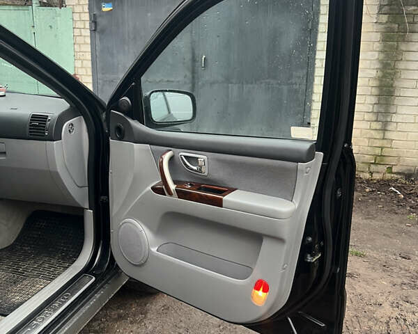 Черный Киа Соренто, объемом двигателя 2.5 л и пробегом 140 тыс. км за 7500 $, фото 4 на Automoto.ua