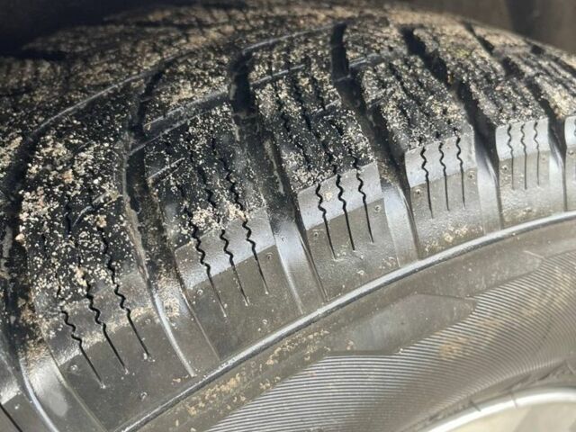 Киа Соренто 2005 в Камень-Каширский на Automoto.ua Черный Киа Соренто, объемом двигателя 2.5 л и пробегом 250 тыс. км за 3900 $, фото 5 на Automoto.ua