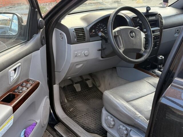 Черный Киа Соренто, объемом двигателя 2.5 л и пробегом 217 тыс. км за 5515 $, фото 5 на Automoto.ua