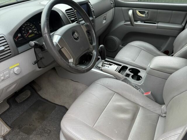 Чорний Кіа Соренто, об'ємом двигуна 2.5 л та пробігом 198 тис. км за 4950 $, фото 7 на Automoto.ua