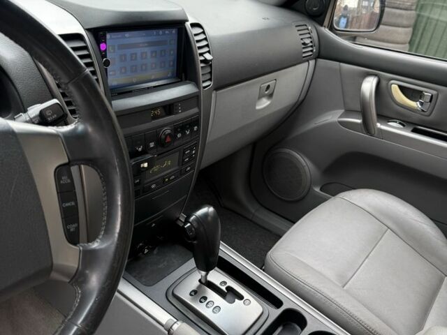 Чорний Кіа Соренто, об'ємом двигуна 2.5 л та пробігом 198 тис. км за 4950 $, фото 8 на Automoto.ua