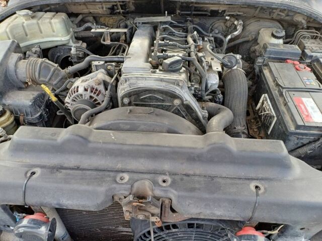 Черный Киа Соренто, объемом двигателя 2.5 л и пробегом 327 тыс. км за 3400 $, фото 5 на Automoto.ua