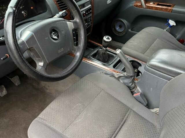 Черный Киа Соренто, объемом двигателя 0 л и пробегом 200 тыс. км за 2500 $, фото 3 на Automoto.ua