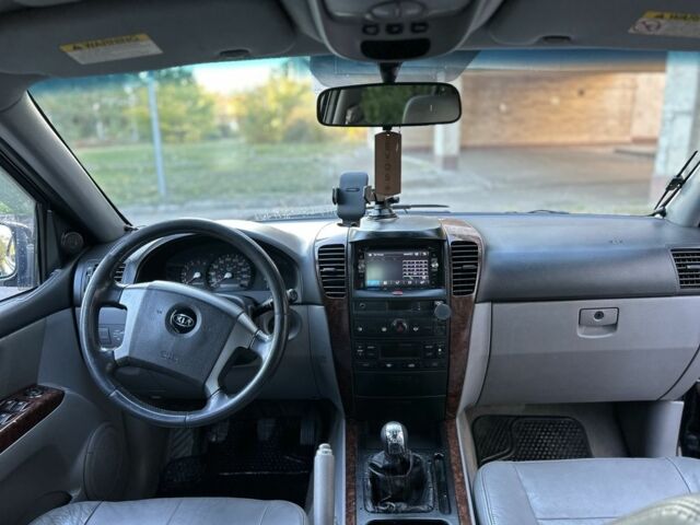 Черный Киа Соренто, объемом двигателя 2.5 л и пробегом 279 тыс. км за 4600 $, фото 15 на Automoto.ua