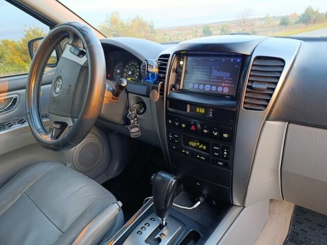 Черный Киа Соренто, объемом двигателя 2.5 л и пробегом 291 тыс. км за 7200 $, фото 5 на Automoto.ua