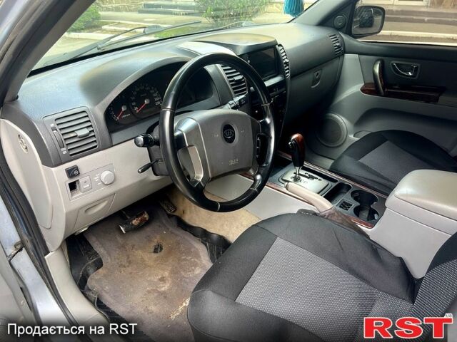 Черный Киа Соренто, объемом двигателя 3.5 л и пробегом 200 тыс. км за 2200 $, фото 2 на Automoto.ua