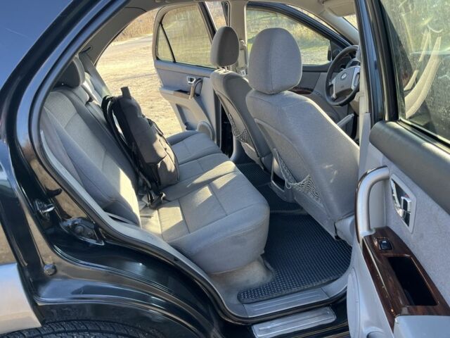 Черный Киа Соренто, объемом двигателя 2.4 л и пробегом 205 тыс. км за 6650 $, фото 6 на Automoto.ua