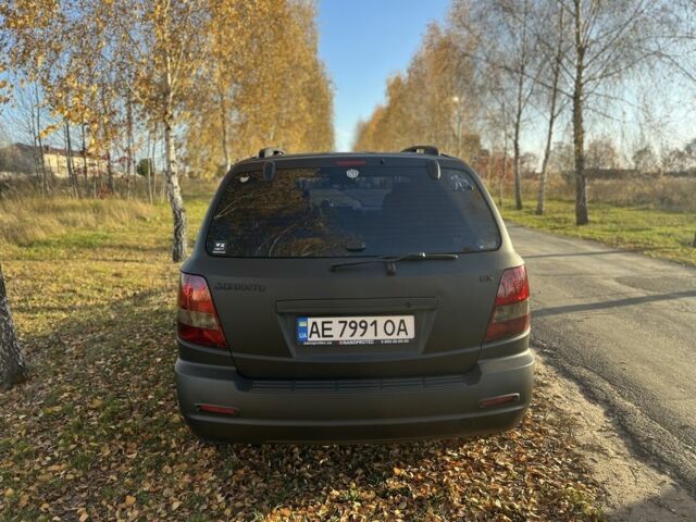 Черный Киа Соренто, объемом двигателя 2.5 л и пробегом 236 тыс. км за 8000 $, фото 4 на Automoto.ua