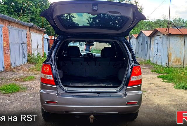 Черный Киа Соренто, объемом двигателя 2.5 л и пробегом 350 тыс. км за 4000 $, фото 7 на Automoto.ua