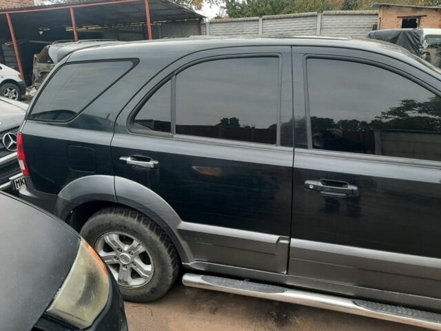 Черный Киа Соренто, объемом двигателя 2.5 л и пробегом 350 тыс. км за 2000 $, фото 2 на Automoto.ua