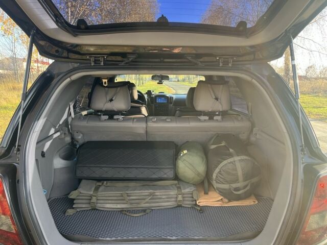 Черный Киа Соренто, объемом двигателя 2.5 л и пробегом 236 тыс. км за 8000 $, фото 3 на Automoto.ua