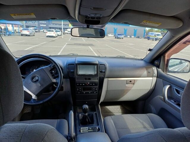 Черный Киа Соренто, объемом двигателя 2.5 л и пробегом 327 тыс. км за 3400 $, фото 4 на Automoto.ua