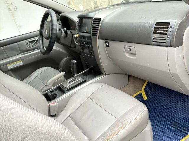 Черный Киа Соренто, объемом двигателя 2.5 л и пробегом 370 тыс. км за 4999 $, фото 3 на Automoto.ua