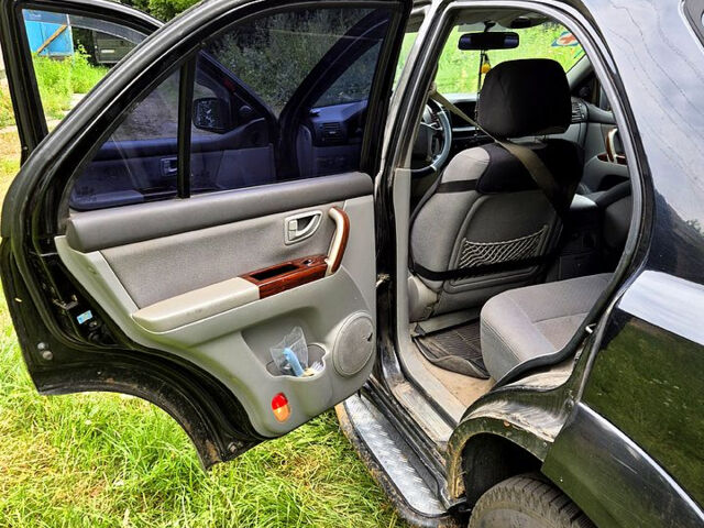 Чорний Кіа Соренто, об'ємом двигуна 2.5 л та пробігом 299 тис. км за 3000 $, фото 7 на Automoto.ua