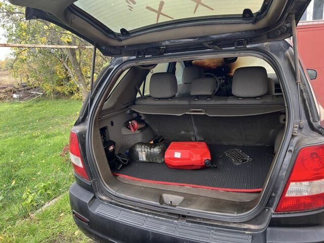 Черный Киа Соренто, объемом двигателя 2.5 л и пробегом 2 тыс. км за 800 $, фото 10 на Automoto.ua