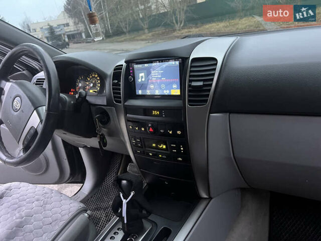 Черный Киа Соренто, объемом двигателя 2.5 л и пробегом 340 тыс. км за 7500 $, фото 18 на Automoto.ua