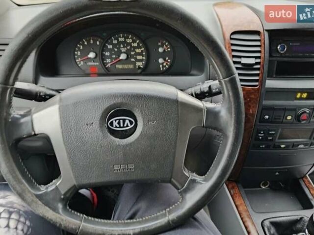 Черный Киа Соренто, объемом двигателя 2.5 л и пробегом 302 тыс. км за 4300 $, фото 10 на Automoto.ua