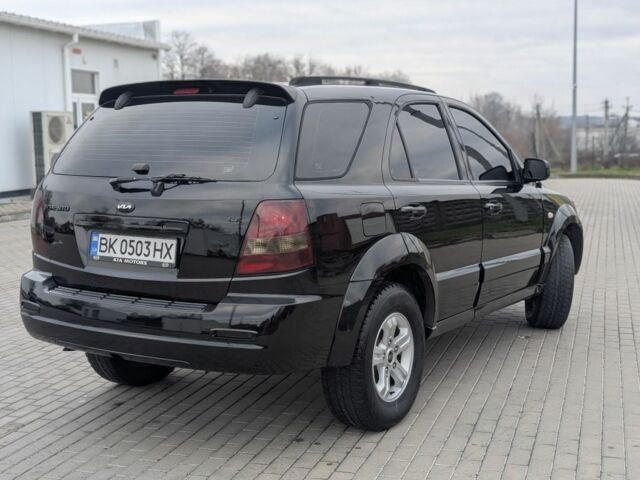 Черный Киа Соренто, объемом двигателя 2.5 л и пробегом 300 тыс. км за 8000 $, фото 4 на Automoto.ua