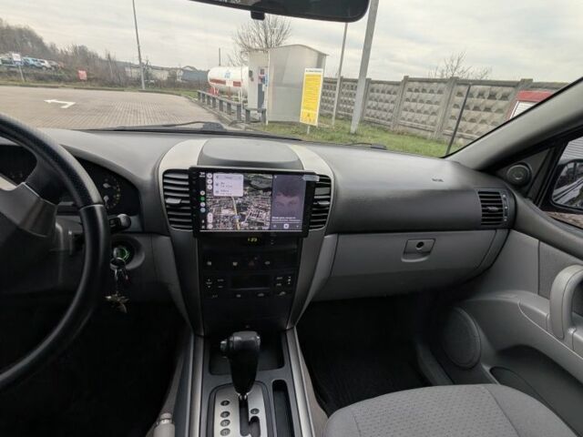 Черный Киа Соренто, объемом двигателя 2.5 л и пробегом 300 тыс. км за 8000 $, фото 7 на Automoto.ua