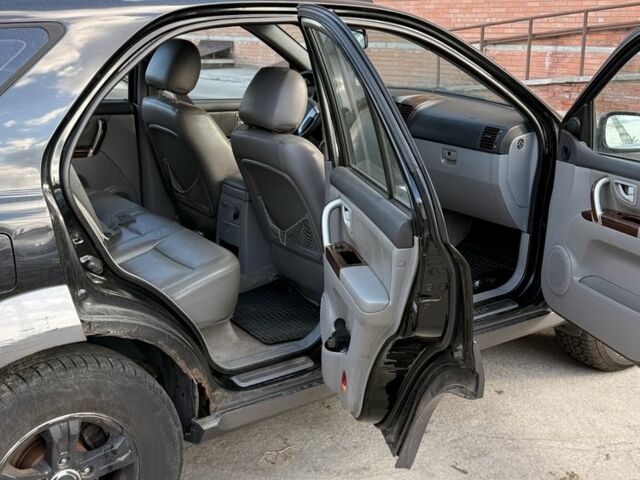 Черный Киа Соренто, объемом двигателя 2.5 л и пробегом 217 тыс. км за 5515 $, фото 2 на Automoto.ua