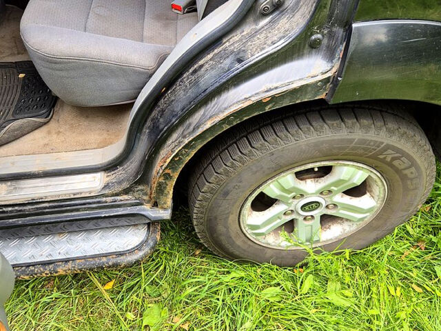 Чорний Кіа Соренто, об'ємом двигуна 2.5 л та пробігом 299 тис. км за 3000 $, фото 8 на Automoto.ua