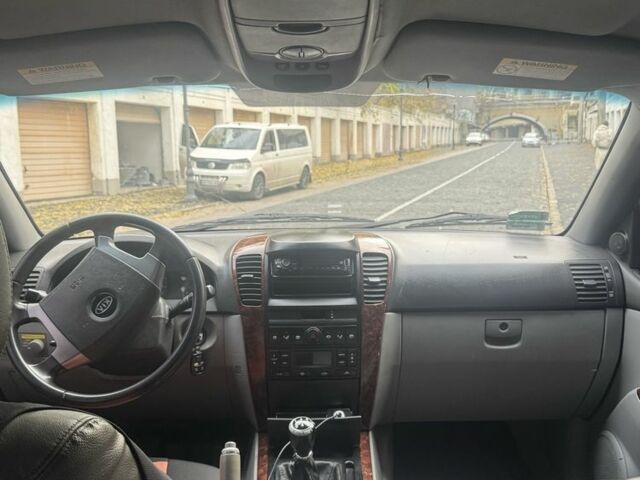 Чорний Кіа Соренто, об'ємом двигуна 2.5 л та пробігом 345 тис. км за 3600 $, фото 7 на Automoto.ua