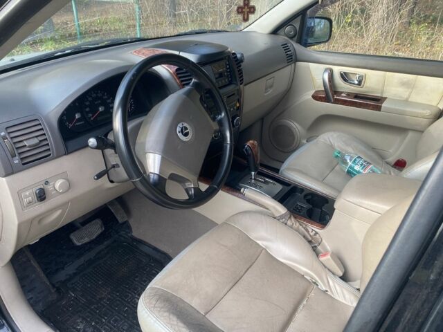 Черный Киа Соренто, объемом двигателя 2.5 л и пробегом 293 тыс. км за 3450 $, фото 11 на Automoto.ua