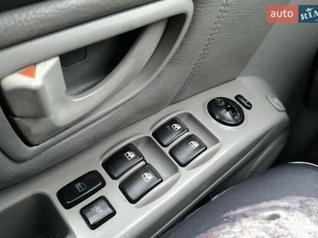 Черный Киа Соренто, объемом двигателя 2.5 л и пробегом 302 тыс. км за 4300 $, фото 12 на Automoto.ua