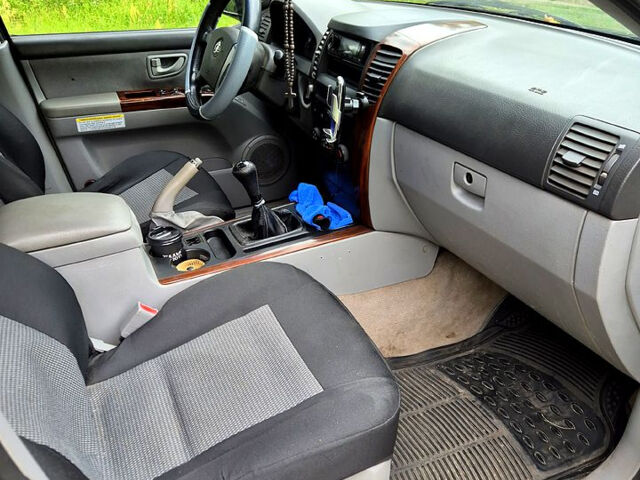 Чорний Кіа Соренто, об'ємом двигуна 2.5 л та пробігом 299 тис. км за 3000 $, фото 4 на Automoto.ua