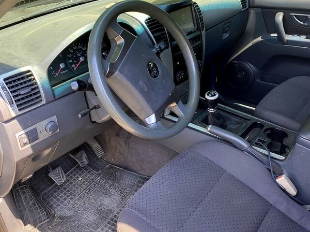 Черный Киа Соренто, объемом двигателя 2.5 л и пробегом 220 тыс. км за 3900 $, фото 1 на Automoto.ua