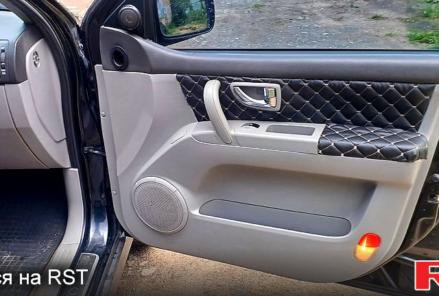 Черный Киа Соренто, объемом двигателя 2.5 л и пробегом 350 тыс. км за 4000 $, фото 11 на Automoto.ua