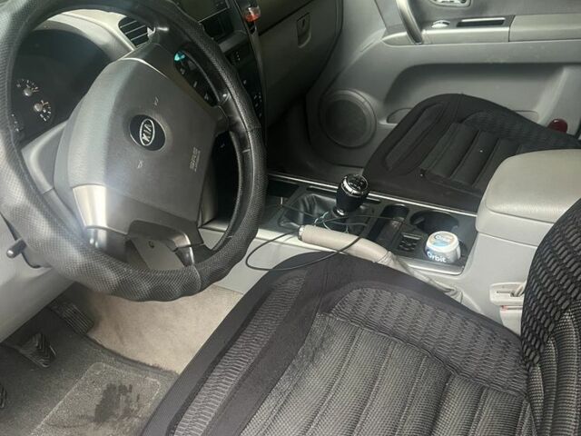 Черный Киа Соренто, объемом двигателя 2.5 л и пробегом 253 тыс. км за 2700 $, фото 5 на Automoto.ua