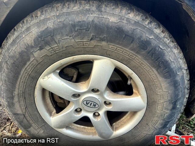 Чорний Кіа Соренто, об'ємом двигуна 2.5 л та пробігом 270 тис. км за 2750 $, фото 5 на Automoto.ua