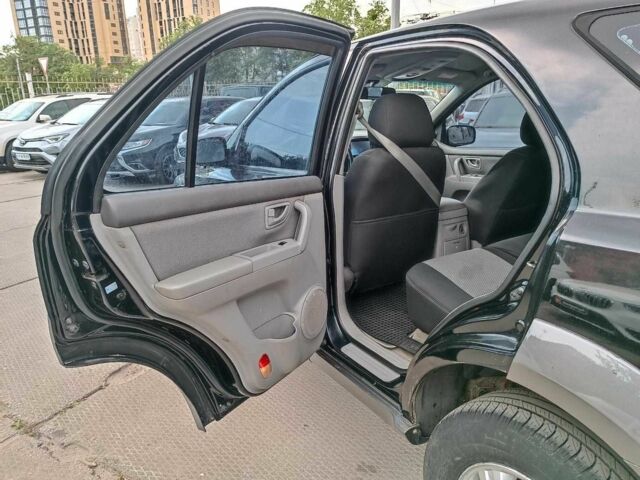 Черный Киа Соренто, объемом двигателя 2.4 л и пробегом 300 тыс. км за 6490 $, фото 22 на Automoto.ua